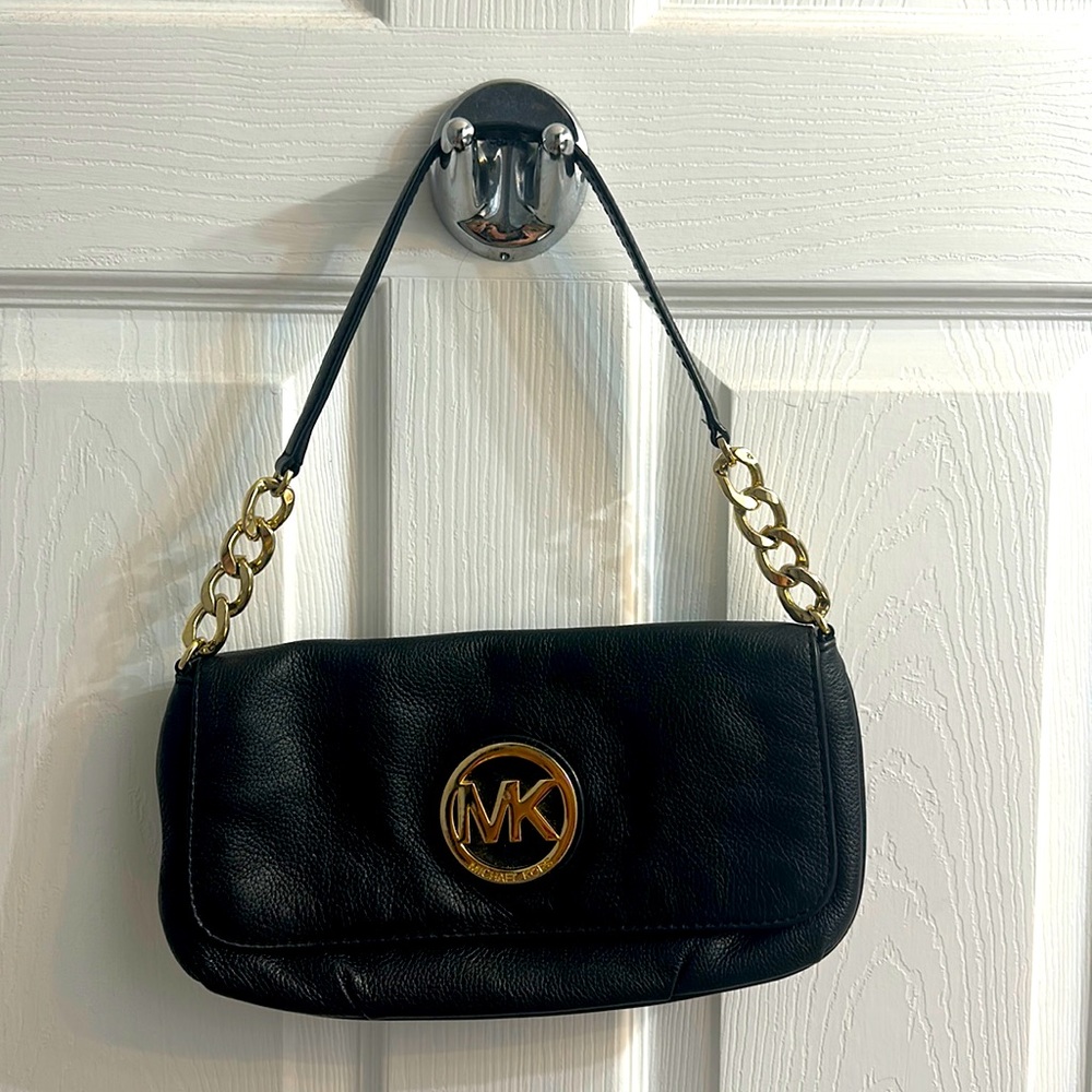 Michael Kors genuine leather shoulder bag purse. Good condition.